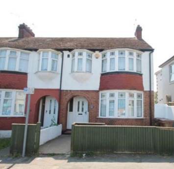 Image 1 before text for page “Gordon Road, Gillingham”