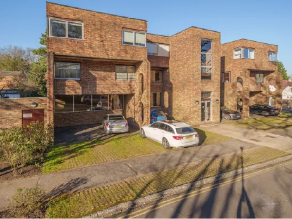 Quick sale of a flat in Weybridge, Surrey