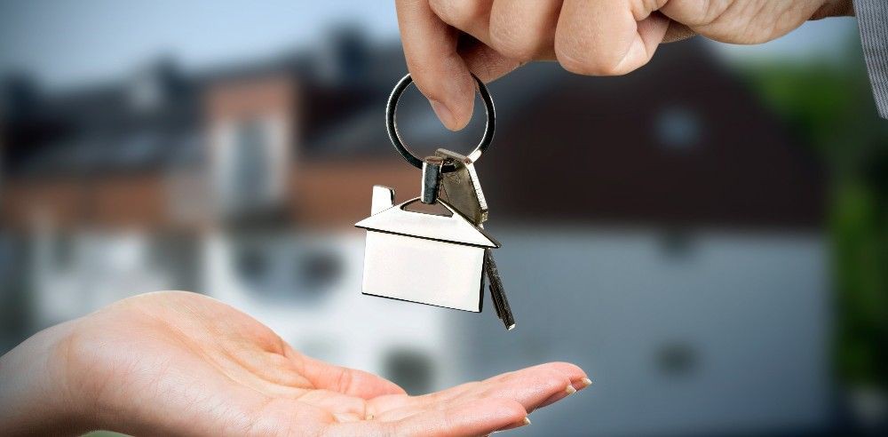 Image 1 before text for page “Your guide to the house buying process in 2024 [Updated for 2025]”