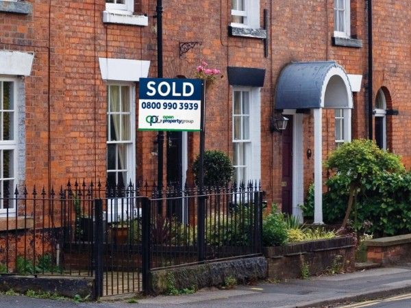 Fewer accepted offers & fewer completions cripple sales market