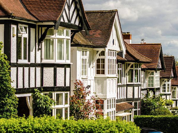 5 things that might stop your home from selling in 2025